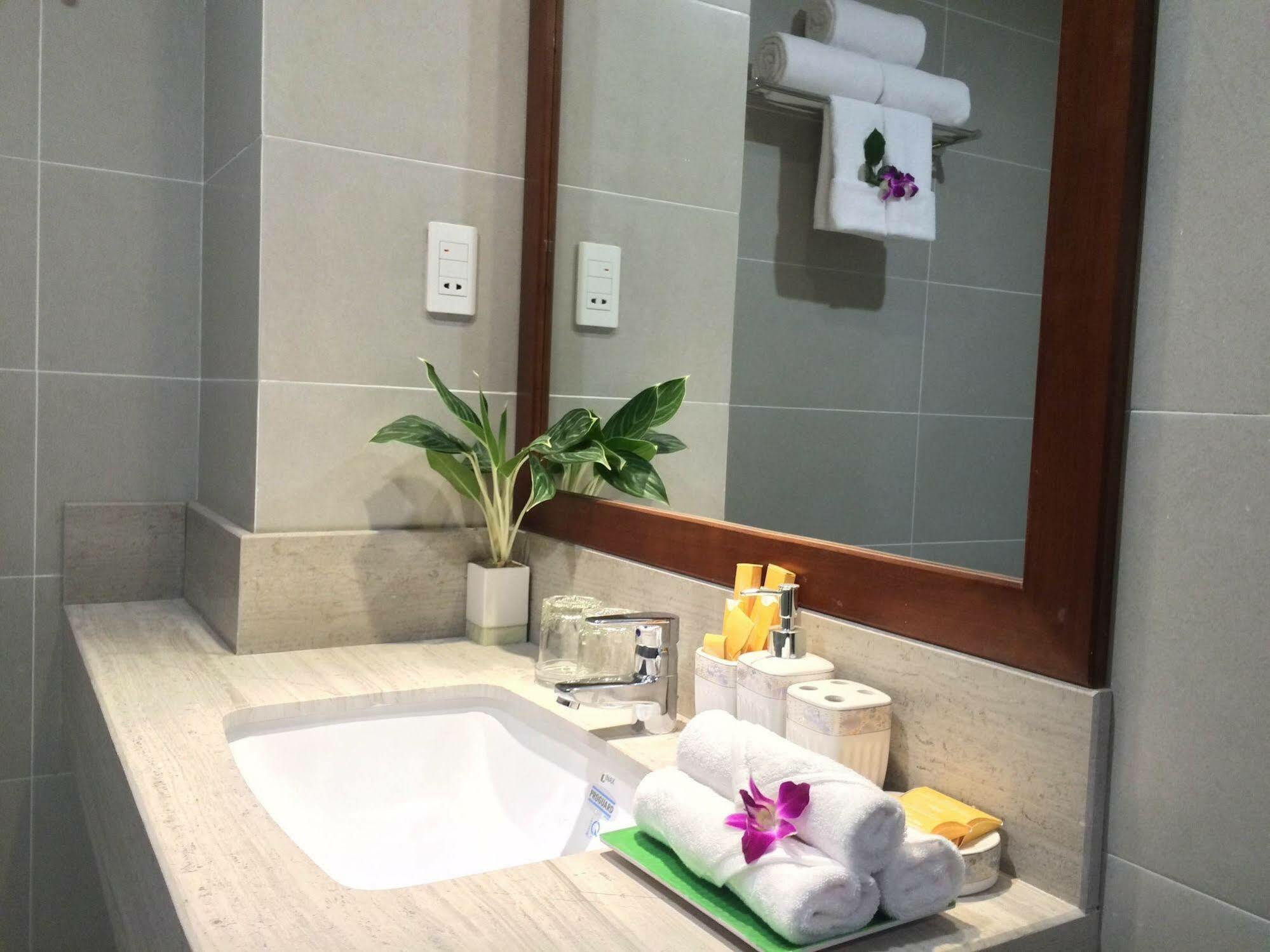 Ocean Flower Hotel Đà Nẵng Exterior foto
